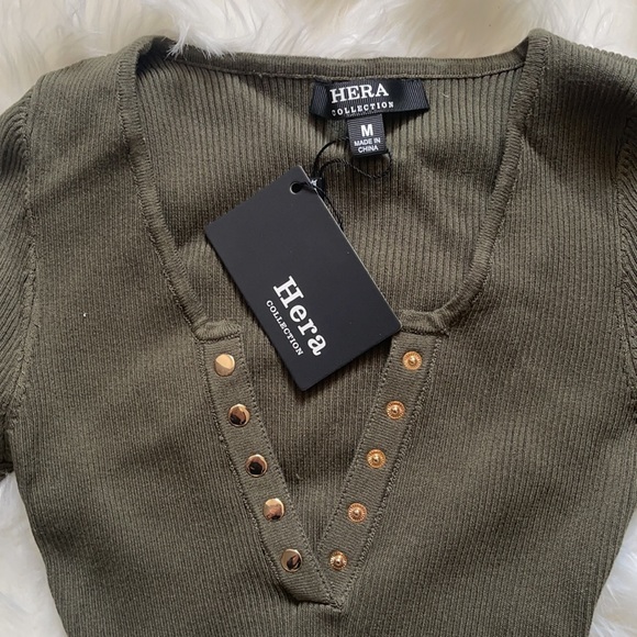 Size medium Hera Collection long sleeve crop top - Picture 2 of 2